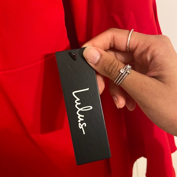 BRAND NEW WITH TAGS LULUS RED BELL SLEEVE DRESS - Picture 4 of 5